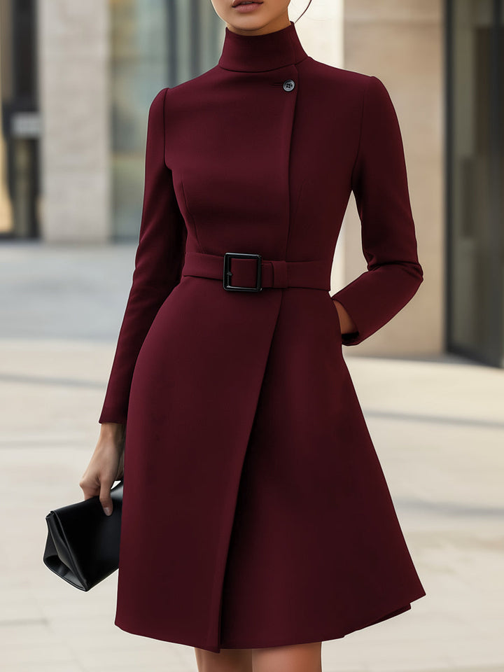 MARAIS  | ROBE ÉLÉGANTE À COL MONTANT ET CEINTURE