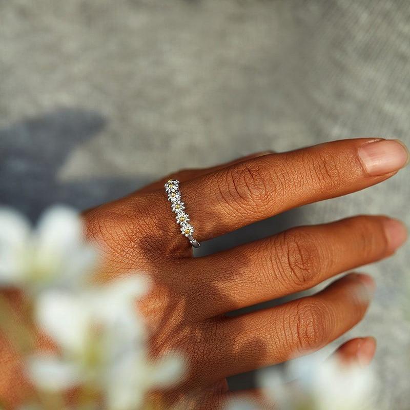 MARAIS | BAGUE AJUSTABLE EN ARGENT AVEC MARGUERITE