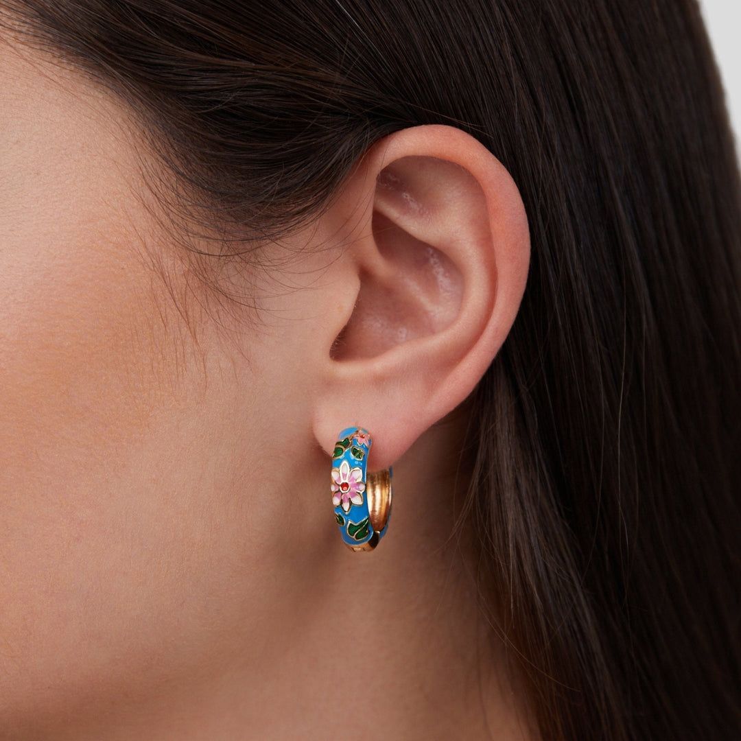 MARAIS | BOUCLES D’OREILLES EN CERCLE DORÉ AVEC FLEUR
