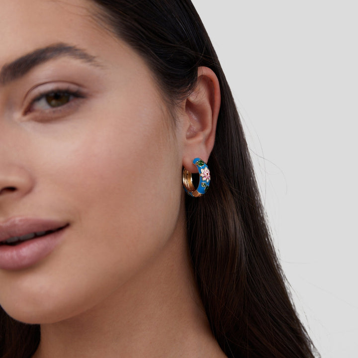 MARAIS | BOUCLES D’OREILLES EN CERCLE DORÉ AVEC FLEUR