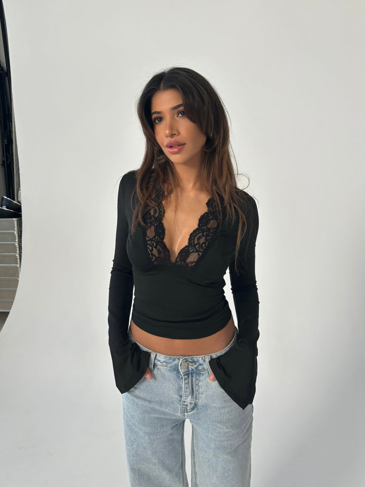MARAIS | NORDIQUE CHIC HAUT EN DENTELLE