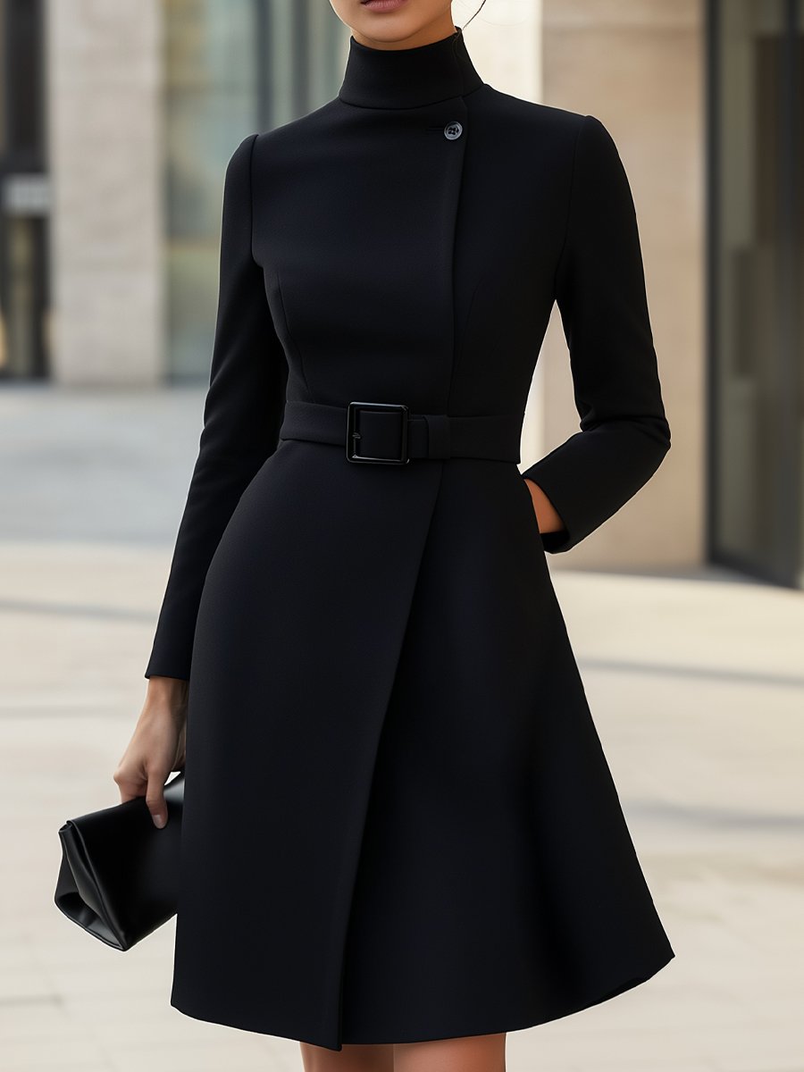 MARAIS  | ROBE ÉLÉGANTE À COL MONTANT ET CEINTURE